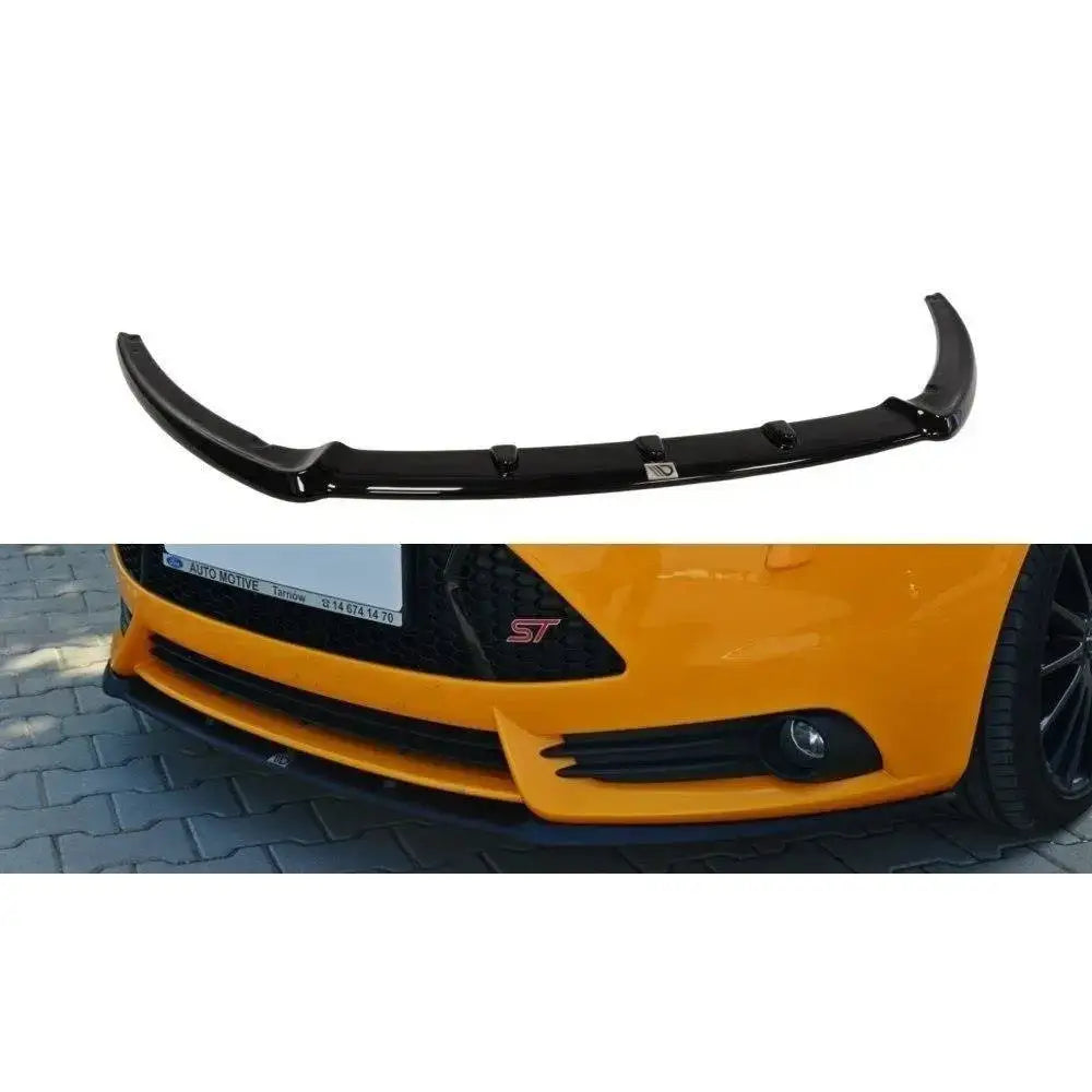 Frontspoiler til Ford Focus Mk3 ST Cupra i sort blank plast, vist montert på oransje bil.