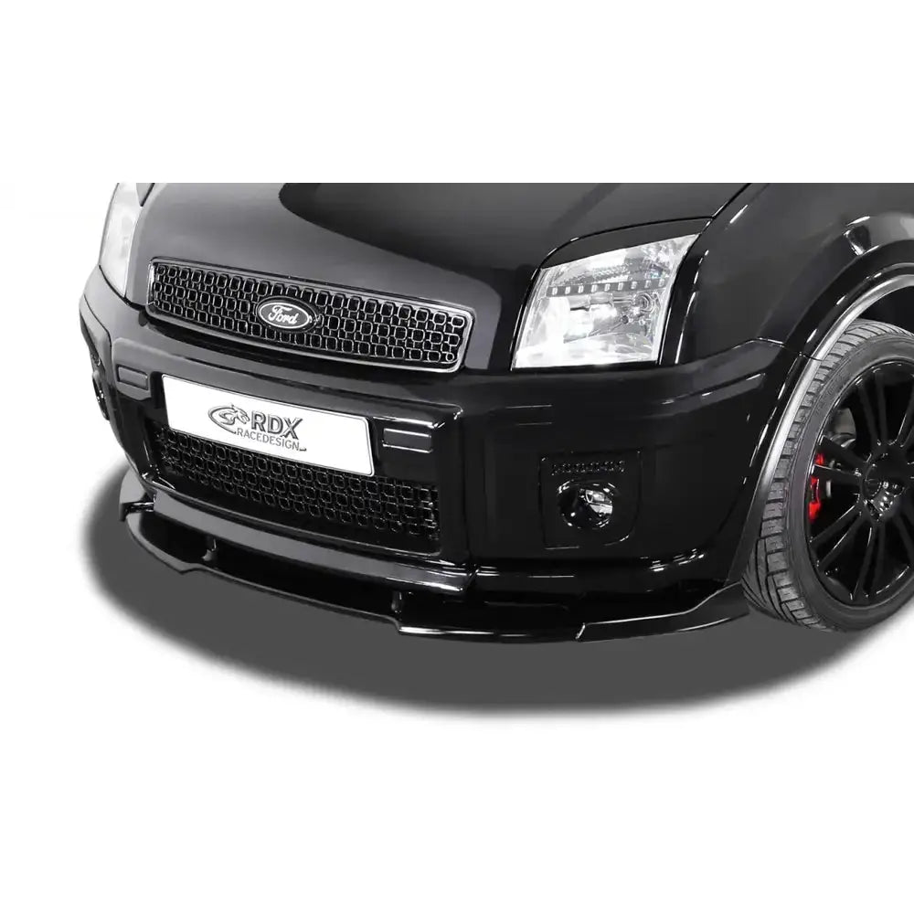 Frontspoiler Ford Fusion Calero 05-12 montert på svart bil med grill, tåkelys og synlig høyre forhjul.