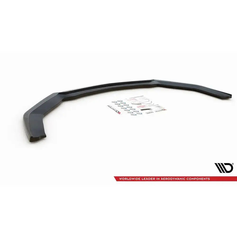 Front splitter for Ford Mustang MK. 6 Facelift med monteringsutstyr og klistremerker på hvit bakgrunn.