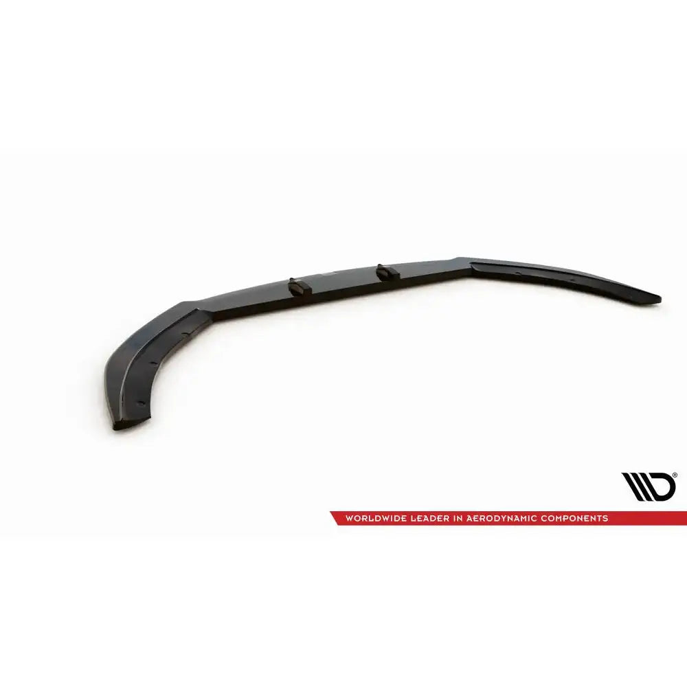 Frontspoiler til Ford Mustang Mk5 Facelift, svart plast med monteringspunkter, sett skrått ovenfra.