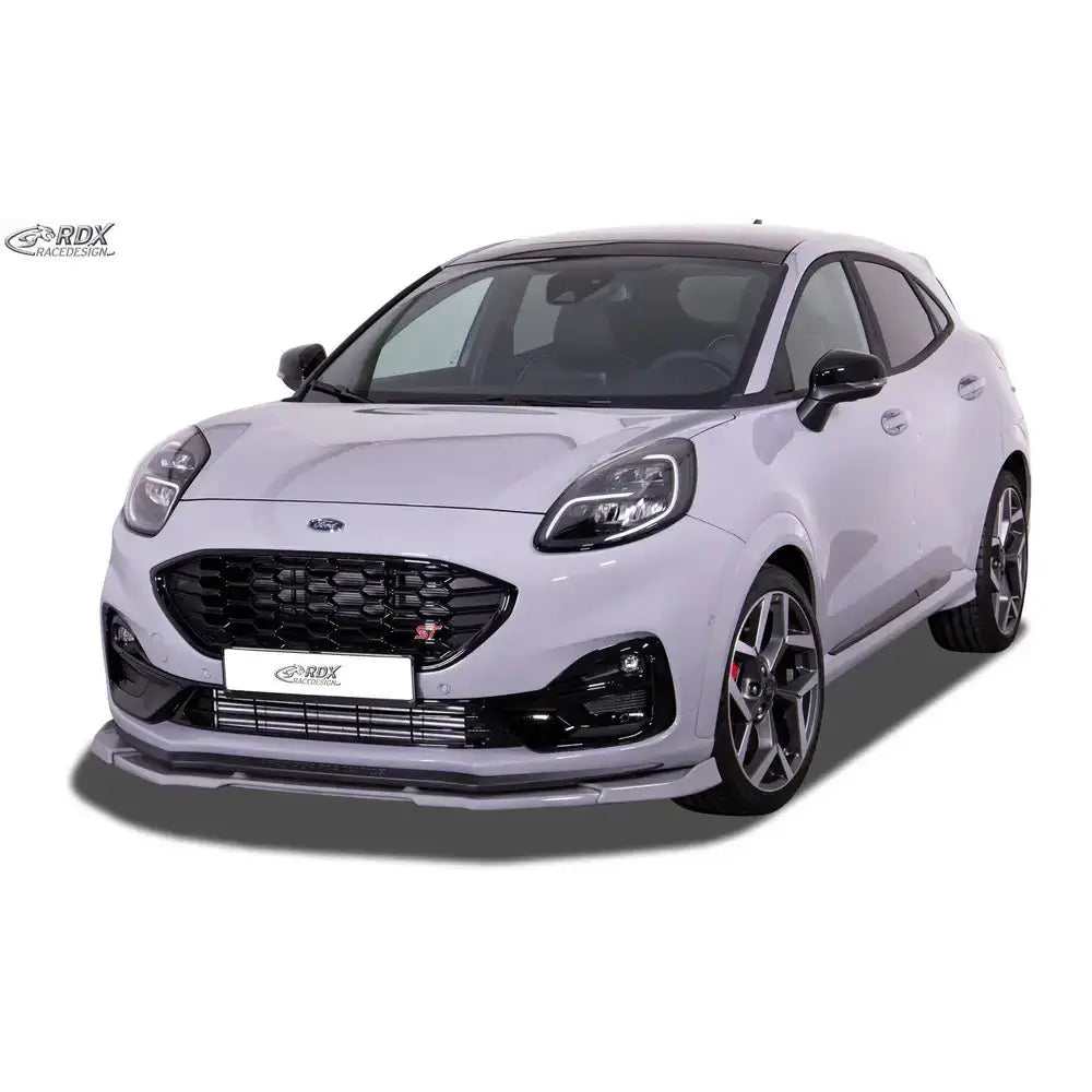 Frontleppe på Ford Puma ST med sorte detaljer, aerodynamisk design og moderne LED-frontlykter.