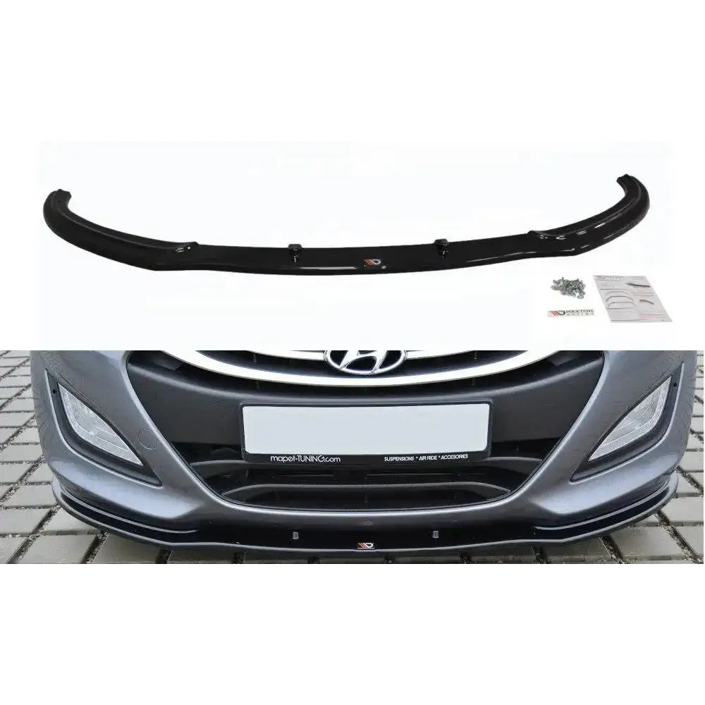 Frontspoiler Hyundai I30 Mk.2 i sort plast, montert på bil, sett ovenfra med skruer og instruksjoner.