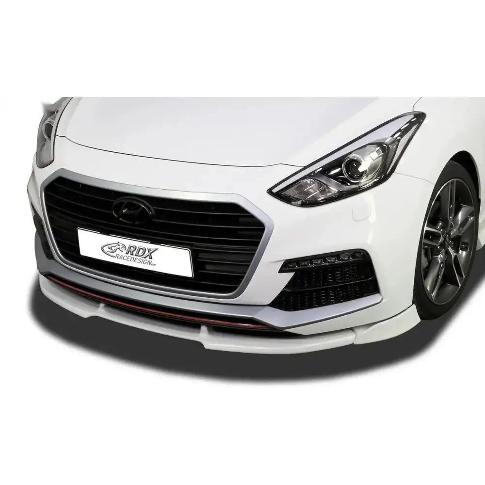 Frontspoiler til Hyundai i30 Turbo GD 12-17 Coupe med rød detalj, sett forfra i vinkel.