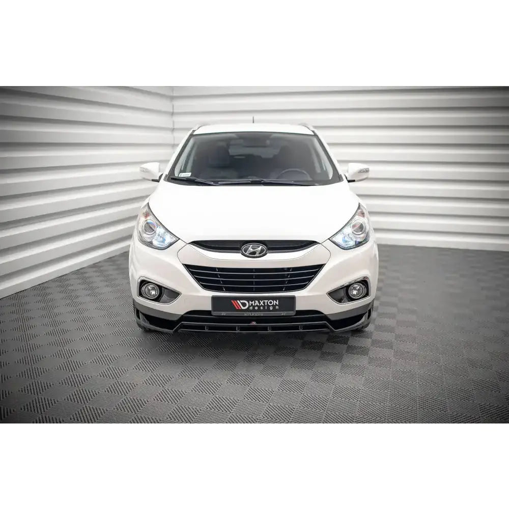 Frontleppe på Hyundai ix35 Mk1 09-13 sett forfra med sorte detaljer og markante frontlykter.