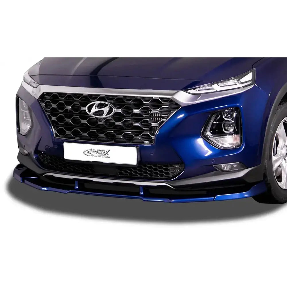 Frontspoiler på blå Hyundai Santa Fe TM 18-20 med sort og krom grill og markerte frontlykter.