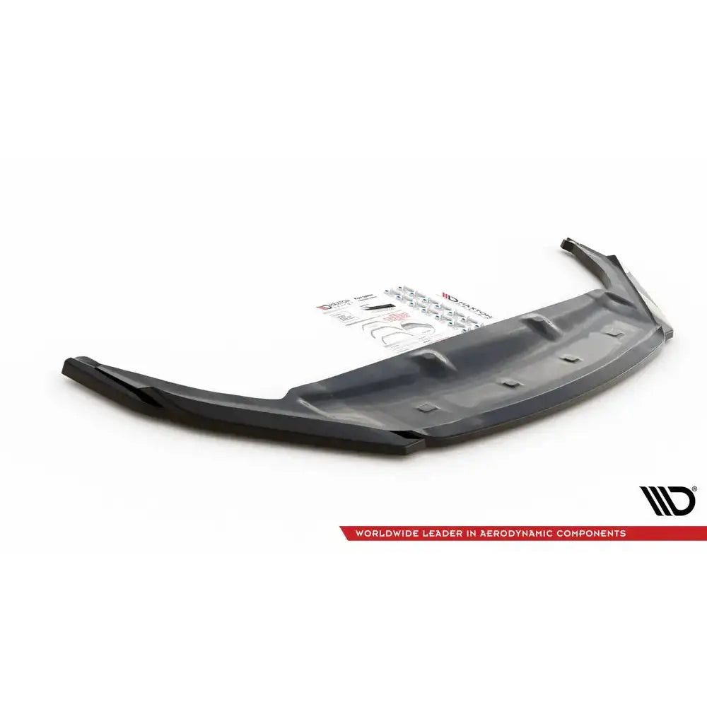 Front splitter til Lexus UX Mk1 18- i sort plast med monteringsutstyr og instruksjoner, sett skrått ovenfra.