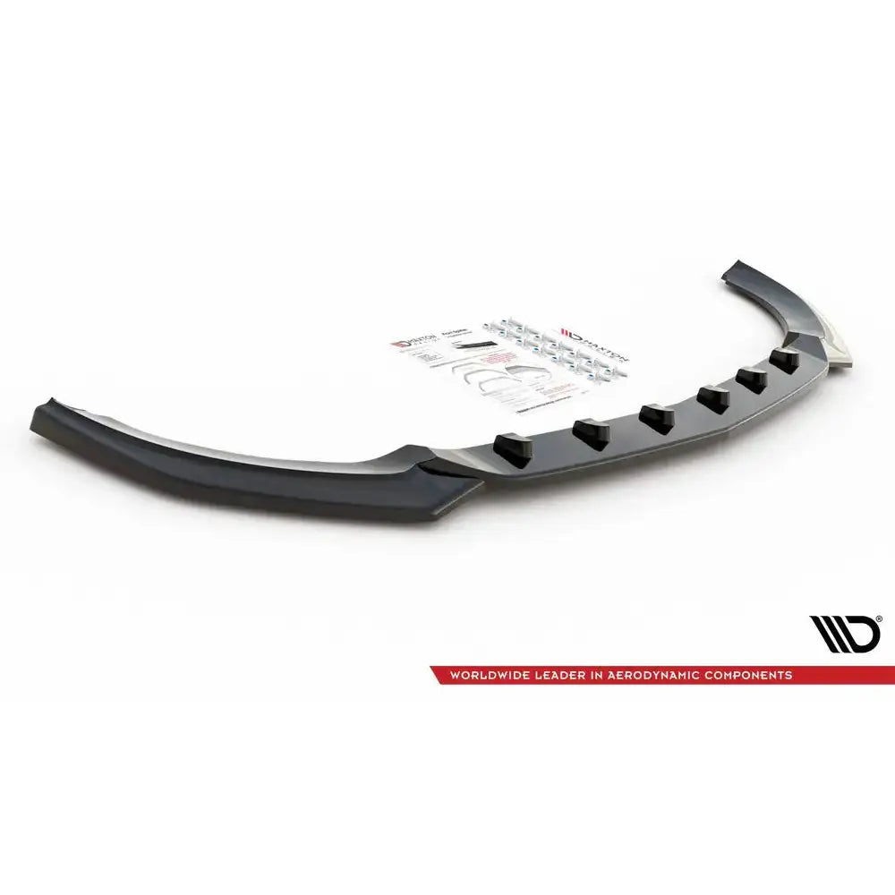 Front splitter til Mercedes-Benz E W213 16-21 med monteringssett og instruksjoner, sett fra skrå vinkel.