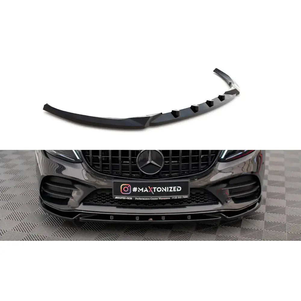 Frontspoiler til Mercedes C-Klasse W205 AMG Line, sort plast med vinkler og små finner, vises montert og separat.