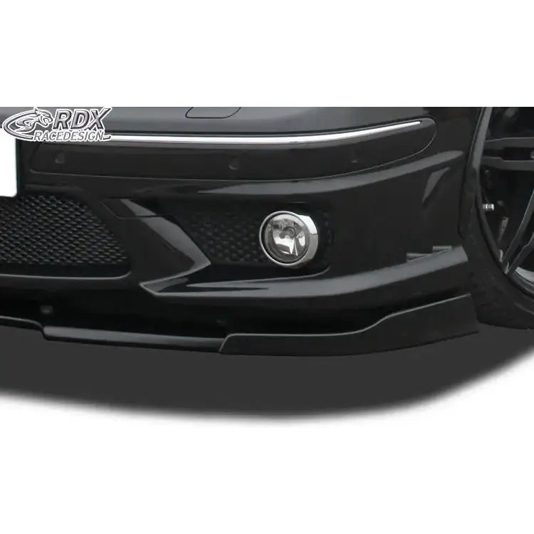 Spoiler til Mercedes CLK-Klasse W209 03-10 AMG 63 Vario X med integrert tåkelys, sett fra skrå front.