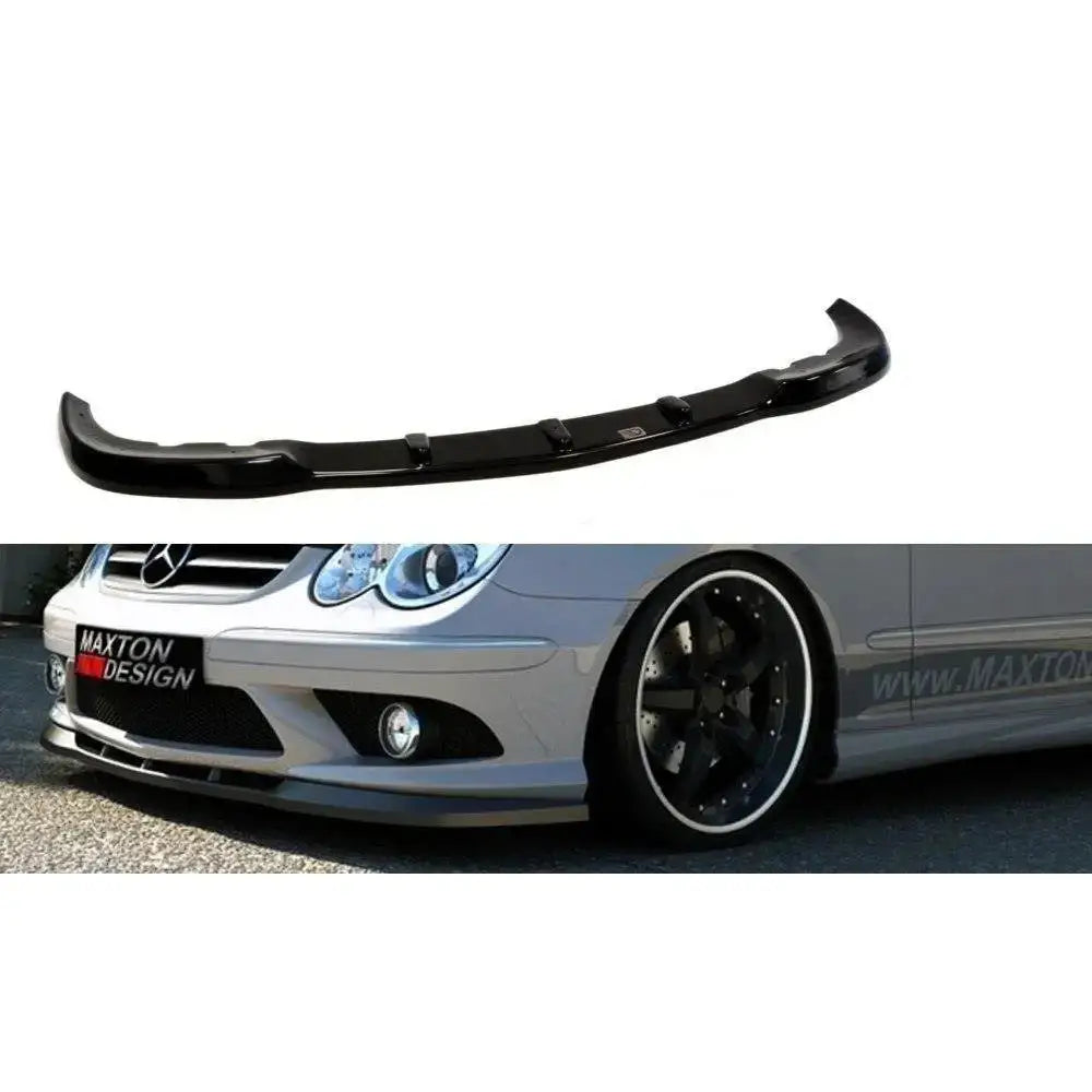 Frontspoiler Mercedes Clk W209 for AMG, sort blank plast, montert på sølvfarget bil foran støtfanger.
