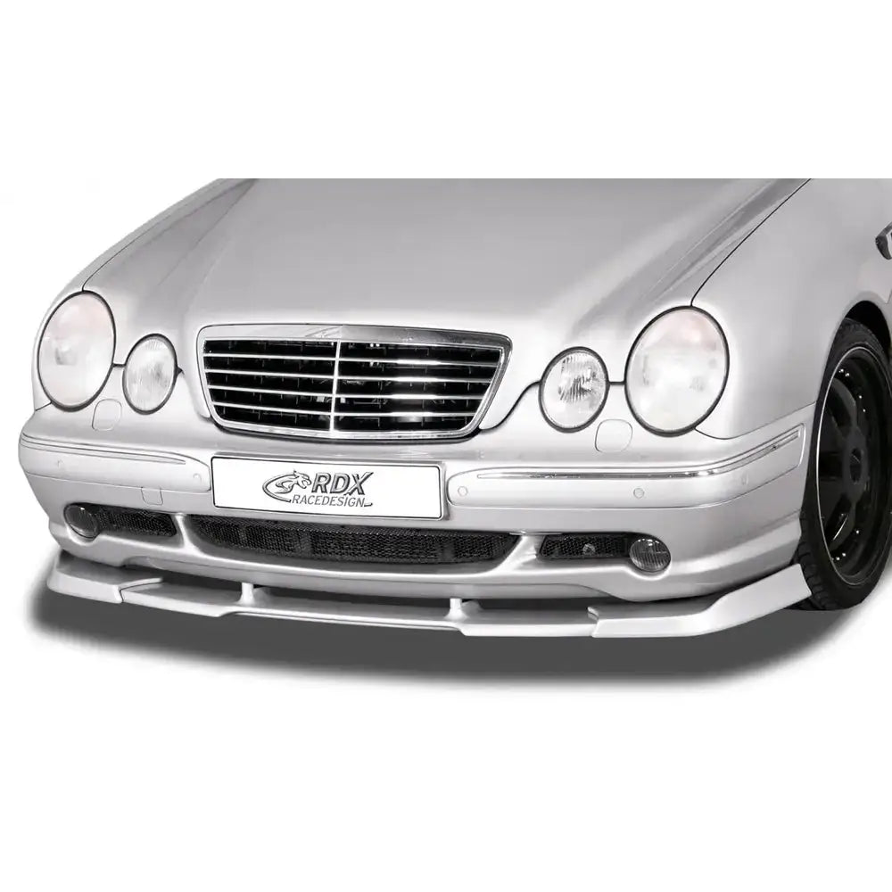 Frontspoiler Mercedes E-Klasse W210 AMG 99-02 på sølvfarget bil med RDX RACEDESIGN-skilt.