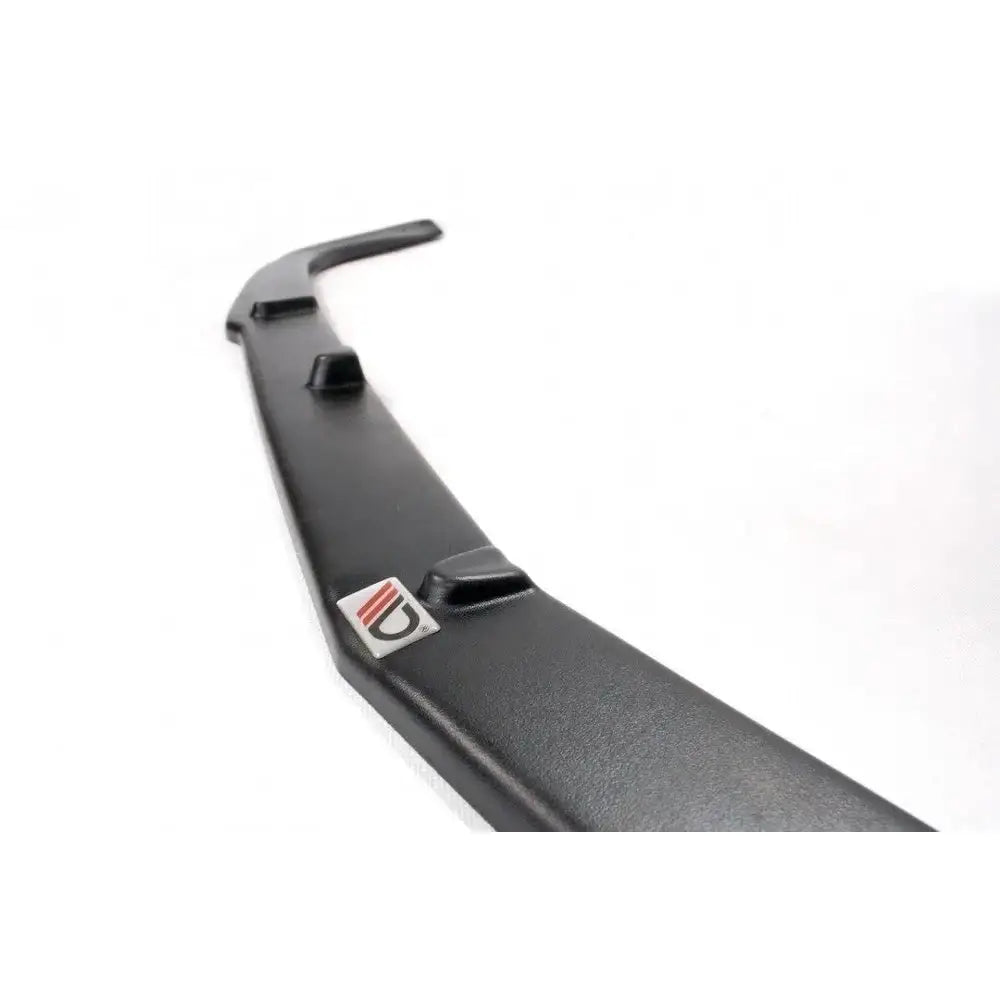 Front splitter til Mercedes E-Klasse W211 AMG Facelift i svart plast med logoetikett, skrå vinkel.