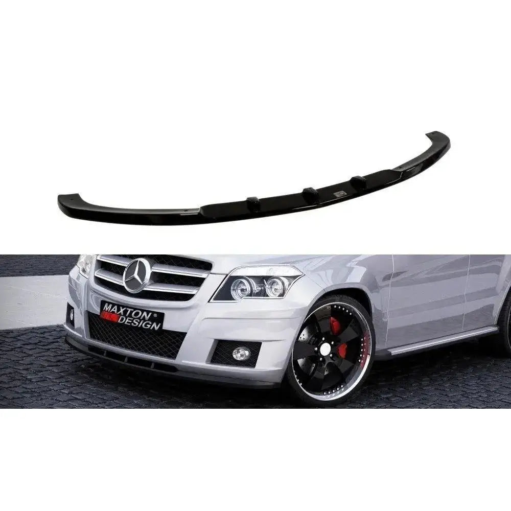 Frontleppe til Mercedes Glk W204 i sort blank plast, sett ovenfra montert på sølvfarget frontfanger.