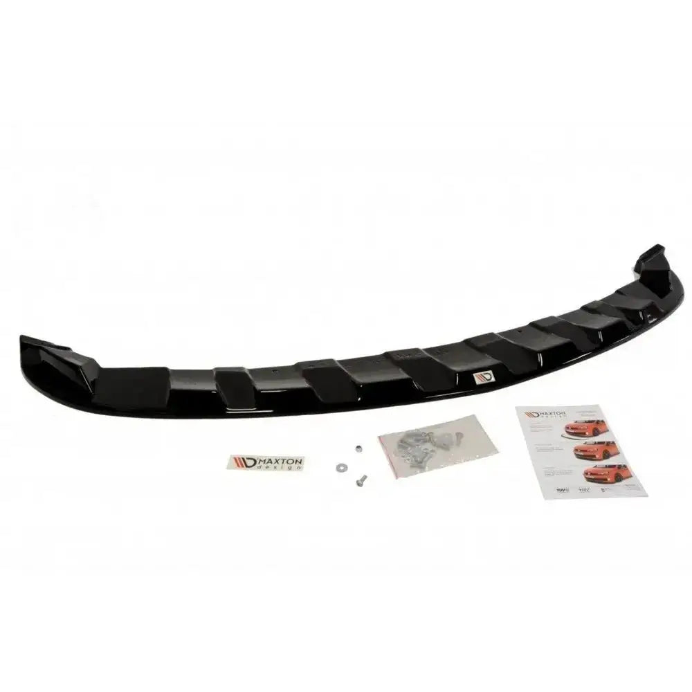 Spoiler til Mercedes ML W164 AMG sett ovenfra med monteringssett, instruksjonshefte og klistrelapp.