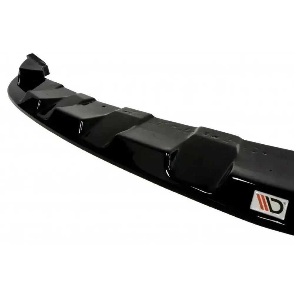 Front splitter for Mercedes ML W164 AMG i sort, glanset plast sett fra skrått sideperspektiv.