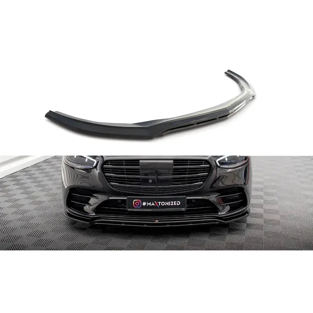 Frontspoiler Mercedes S-Klasse W223 20- AMG-Line i svart blank finish, montert foran på bilen.