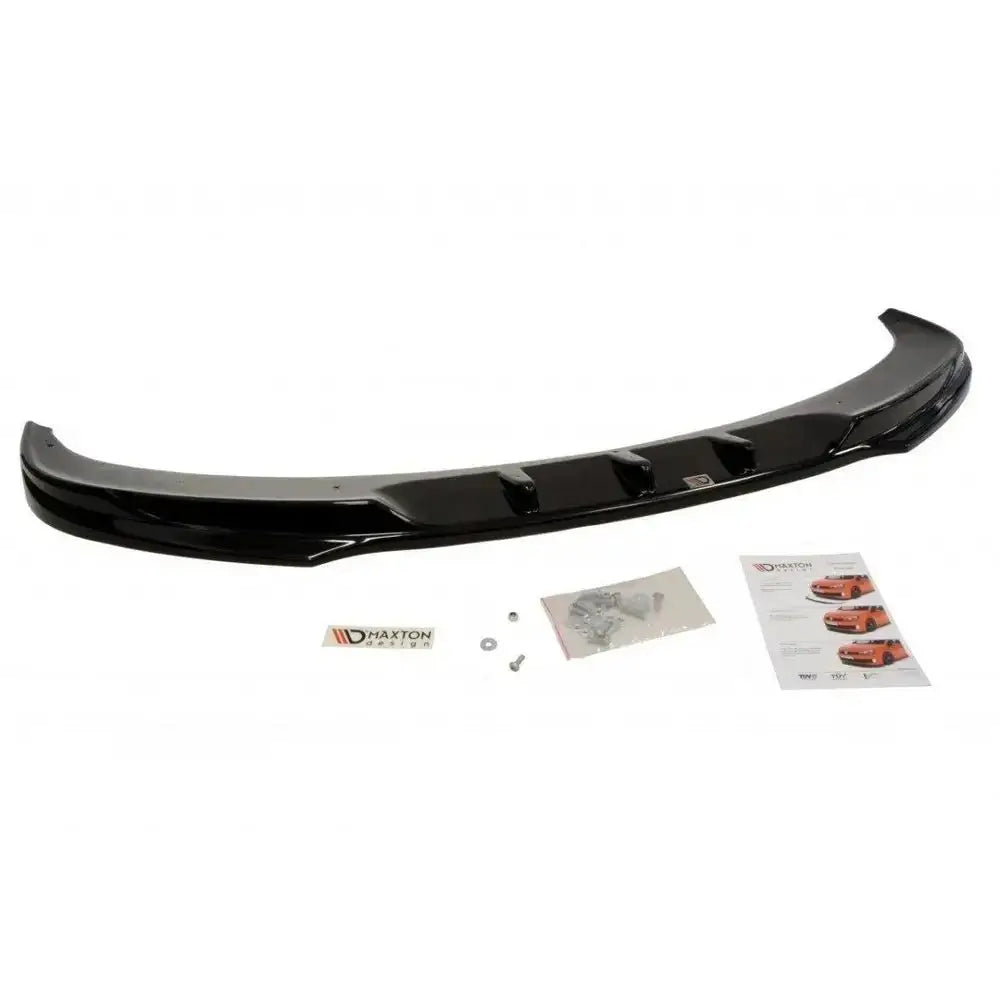 Frontleppe Mercedes Sprinter 2013- i sort glanset plast sett forfra med monteringsutstyr og instruksjonshefte.