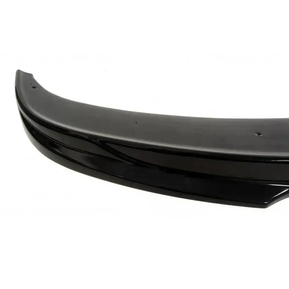 Front splitter til Mercedes Sprinter 2013-, sort og buet med små hull, vist fra skrå vinkel.