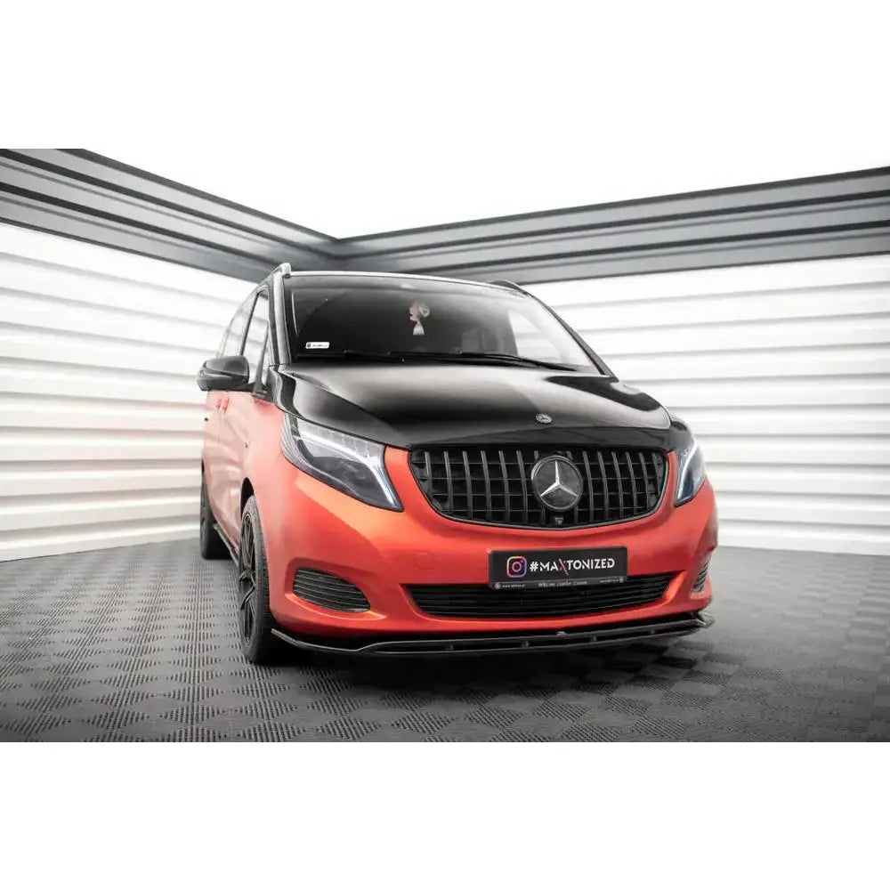 Front splitter for Mercedes V-Klasse W447 14-19 V.4 vist på hvit bakgrunn.