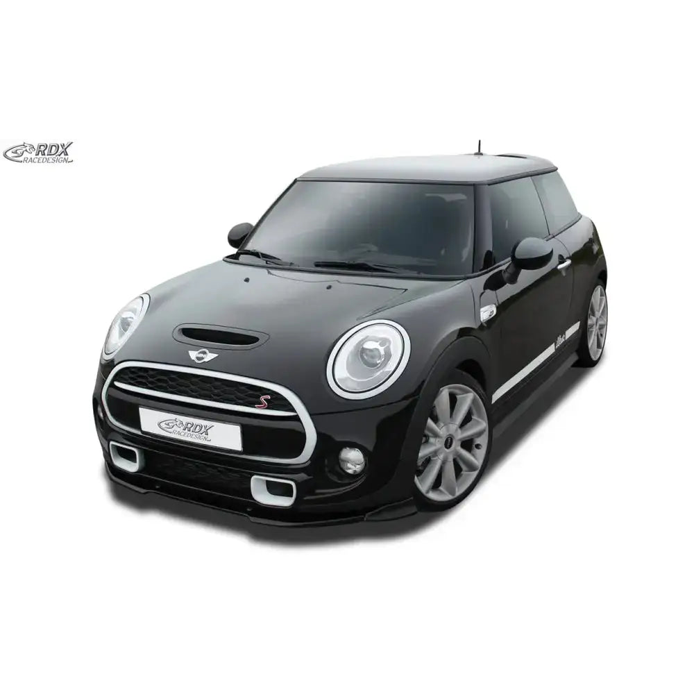 Frontleppe på Mini Cooper S F55/F56/F57, sort bil med sølvfelger og hvite detaljer, hvit bakgrunn.