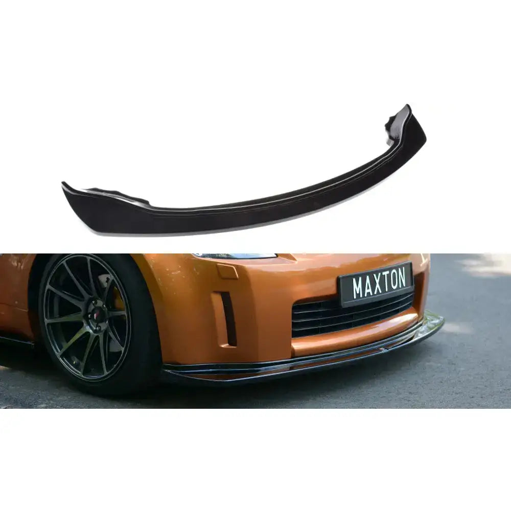 Frontspoiler til Nissan 350Z i sort plast, montert på oransje bil, sett fra siden og forfra.
