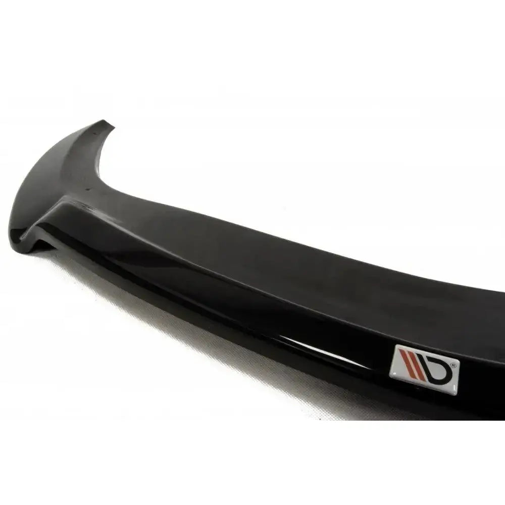 Frontspoiler Opel Astra J Opc V.2 i sort blank finish med synlig logo i rødt, svart og hvitt.