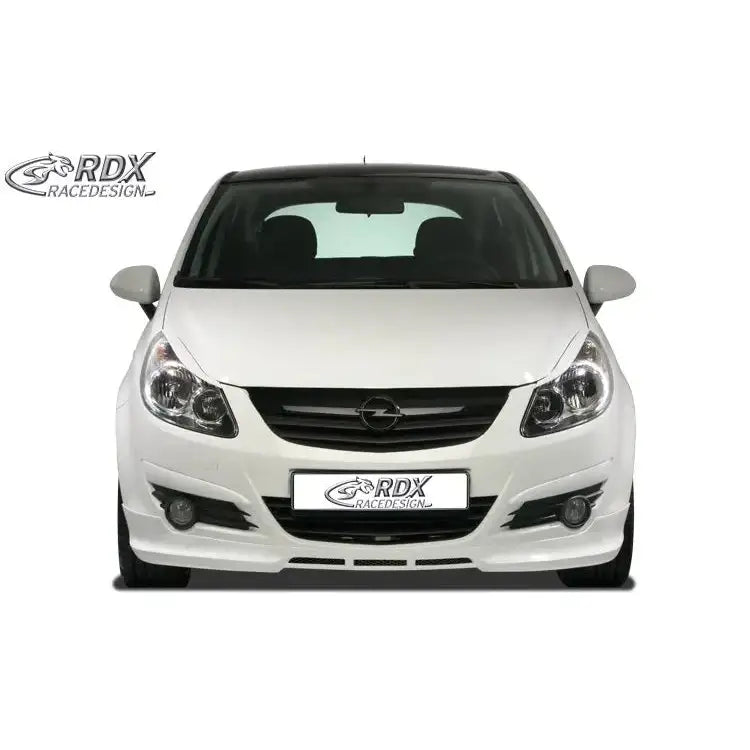 Front splitter på Opel Corsa D 06-11 med svarte detaljer, sett forfra med RDX Racedesign-logo.