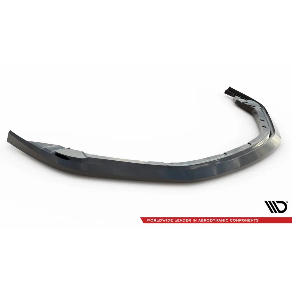 Frontspoiler til Porsche 911 992 GT3 i sort glanset plast, skrå vinkel, synlig logo nederst til høyre.