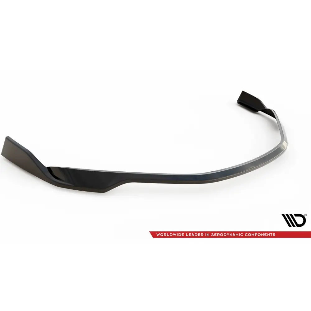 Frontleppe til Porsche 911 Turbo S 992 i sort glans, aerodynamisk design på hvit bakgrunn.