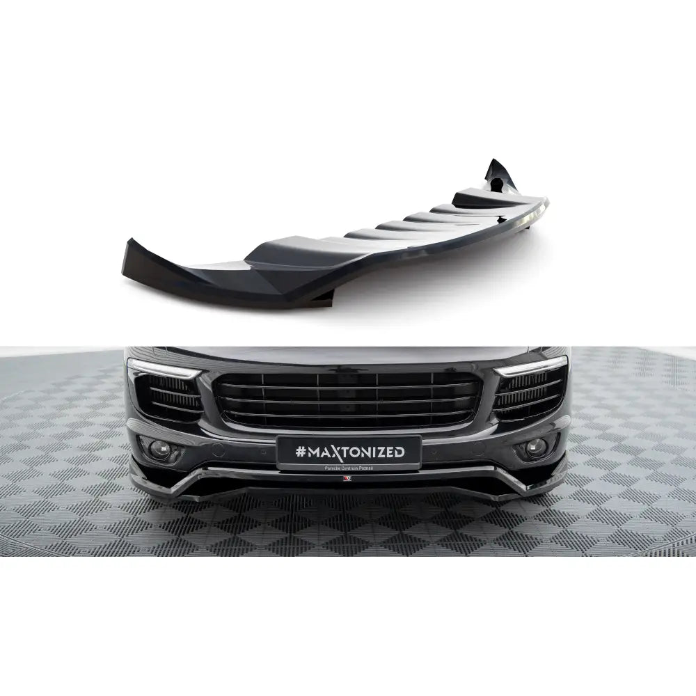Frontspoiler til Porsche Cayenne Mk2 Facelift i sort glanset plast, montert på bil med sportslig design.
