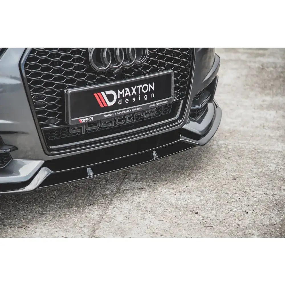 Frontspoiler Audi S6 C7 FL Racing i sort blank plast sett skrått forfra med synlig grill og quattro-merke.