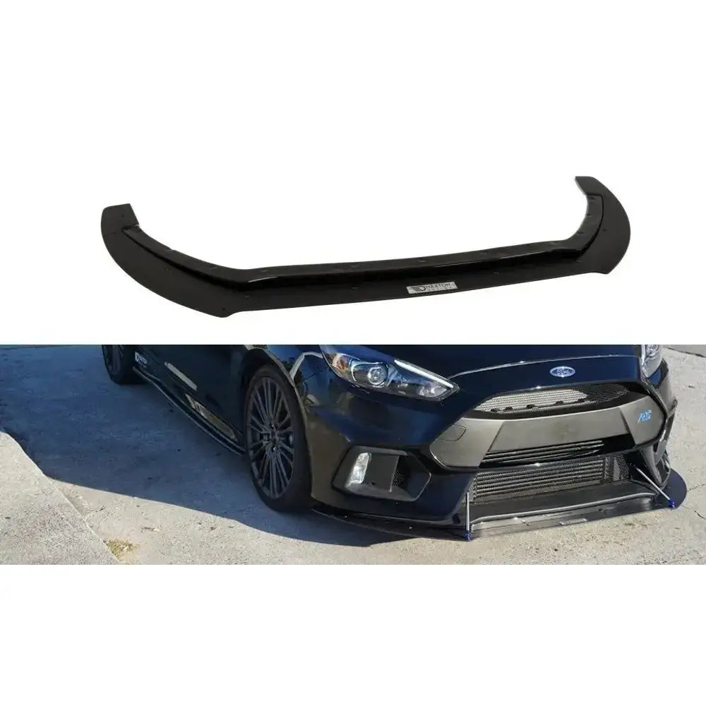 Frontspoiler til Ford Focus 3 RS i sort plast, vist separat og montert foran på bilen.
