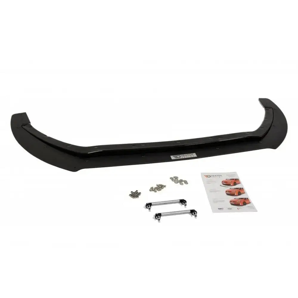 Spoiler til Racing Ford Focus 3 Rs sett ovenfra med monteringsdeler, stag og instruksjonsark på hvit bakgrunn.