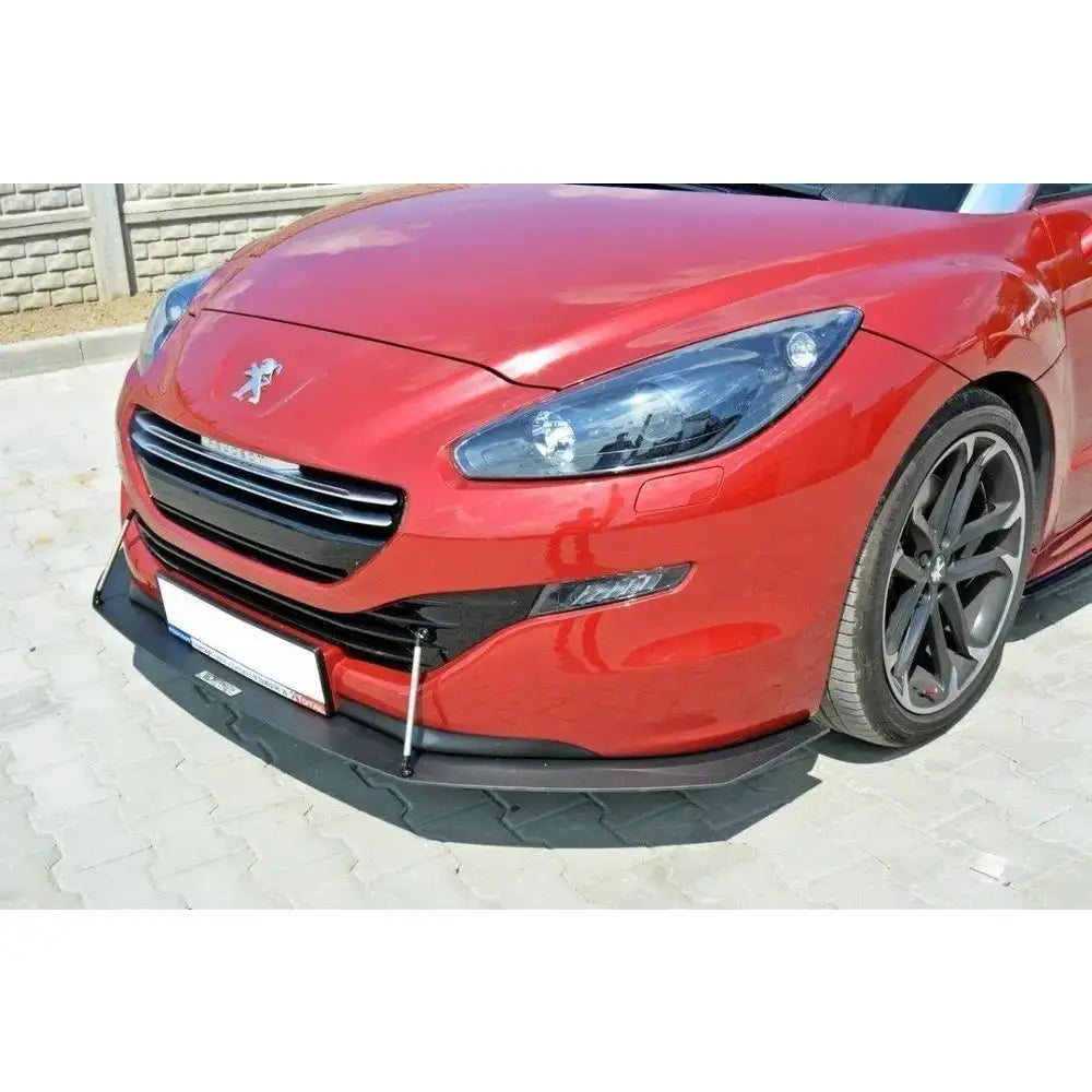 Front splitter på Peugeot RCZ Facelift Racing med sorte støttestenger og tuning-detaljer i fronten.