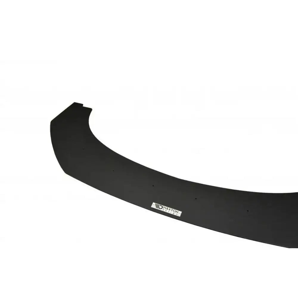 Front lip Peugeot RCZ Facelift Racing svart plast med produsentlogo, sett skrått ovenfra mot hvit bakgrunn.