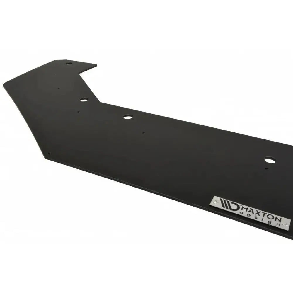 Front splitter til Toyota GT86 Racing RB-Design med Maxton Design-logo, sett fra skrå vinkel.