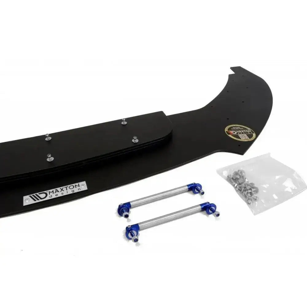 Front lip til VW Scirocco R med synlige bolter, metallskilt, sølvfargede stag og pose med skruer.