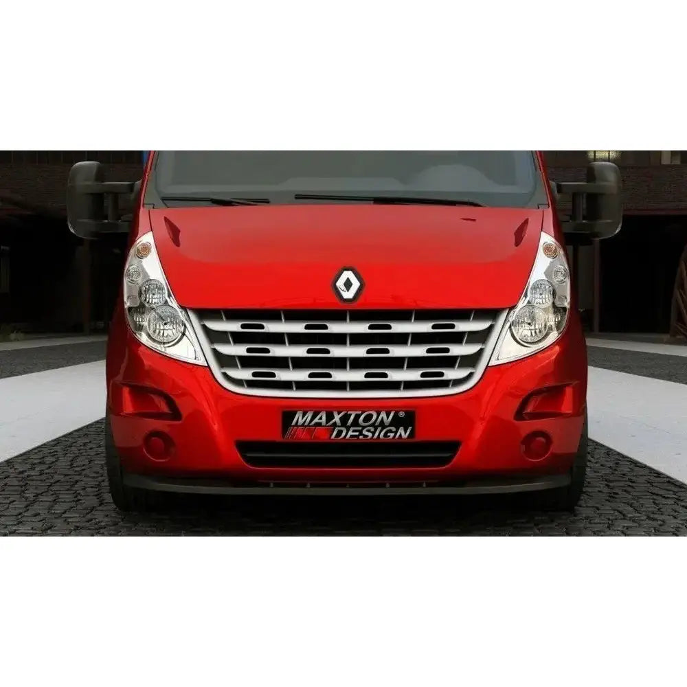 Frontspoiler på rød Renault Master Mk3 varebil med sølv grill og Maxton Design-logo foran.