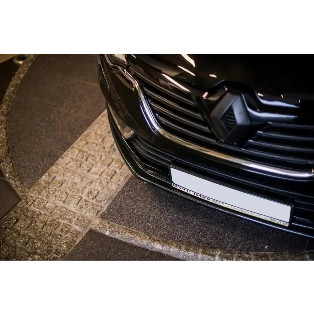 Frontspoiler Renault Talisman V.1 i sort med kromdetaljer, nærbilde av frontgrill sett ovenfra.