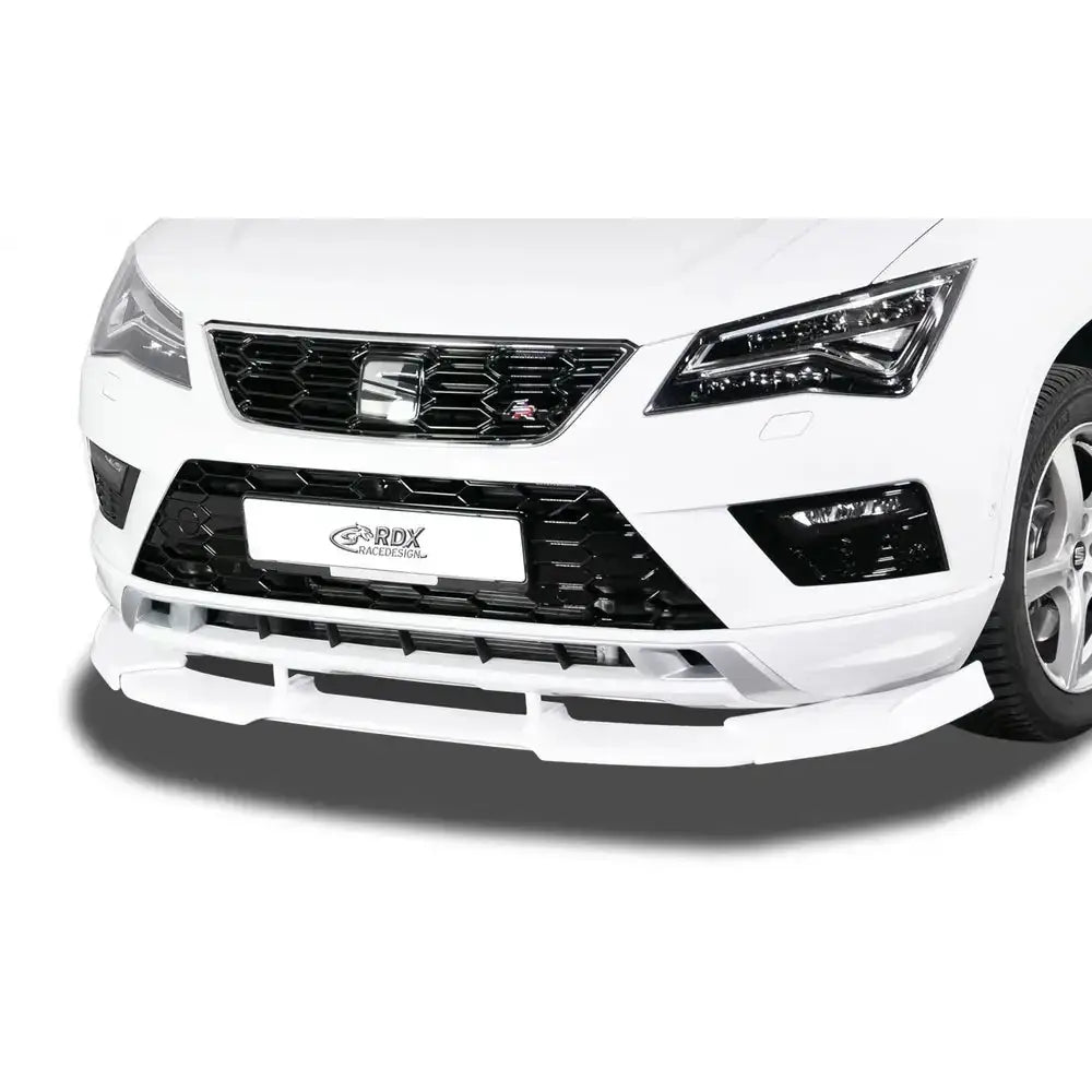 Frontspoiler Seat Ateca 16- FR Vario X på hvit bil med sort grill og skarpe frontlykter.