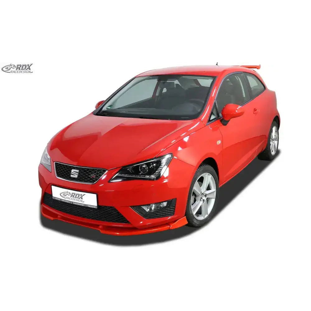 Frontleppe på Seat Ibiza 6J Facelift FR med markante frontlykter og fem-eikers aluminiumsfelger.