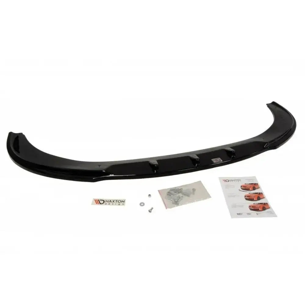 Frontspoiler til Seat Ibiza IV FR 6J sett ovenfra med monteringsutstyr, klistremerke og veiledning.