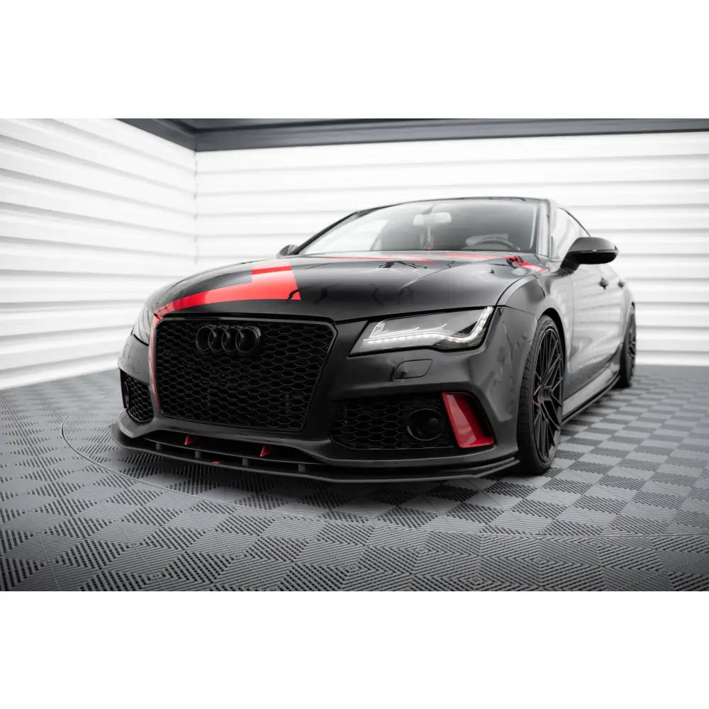 Frontleppe Audi A7 RS7 Look C7 Street Pro sort med rød dekor, sett forfra med store felger.