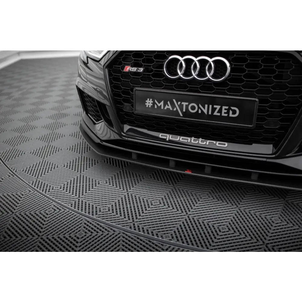 Front splitter Audi RS3 Sedan 8V Facelift Street Pro sett forfra med markert grill og quattro-logo.