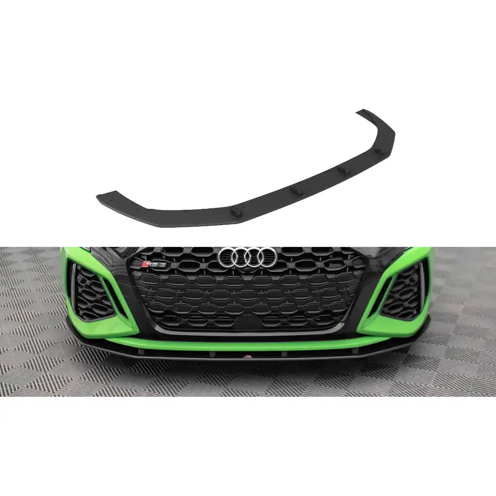 Frontleppe Street Pro til Audi RS3 Sportback 8Y, sort splitter vist montert og som løs del på grønn bil.