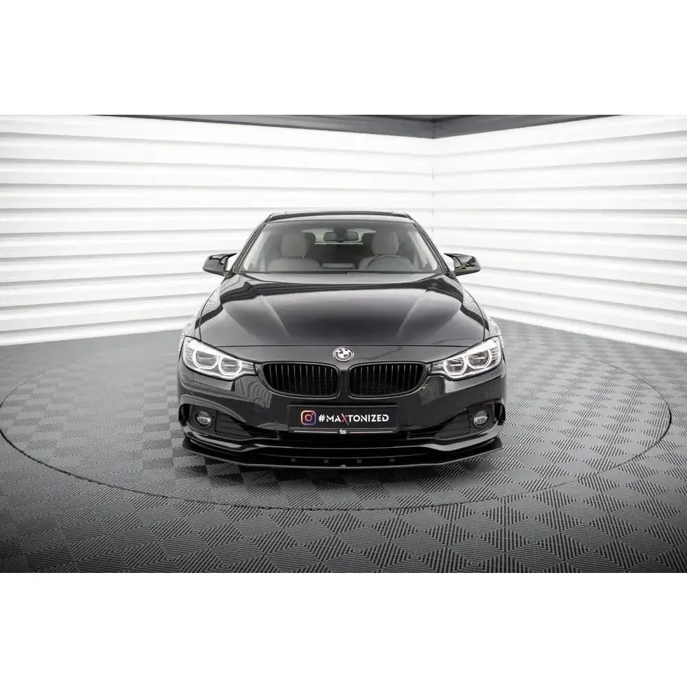 Spoiler på BMW 4 Gran Coupe F36 sett forfra med sorte detaljer og markant frontgrill i lyst studio.