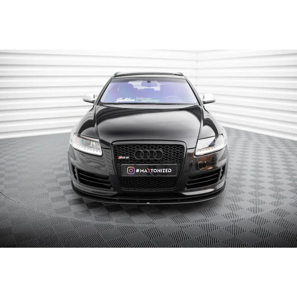 Spoiler Audi RS6 Avant C6 Street Pro sett forfra med markert grill og RS6-logo mot lyst panel.