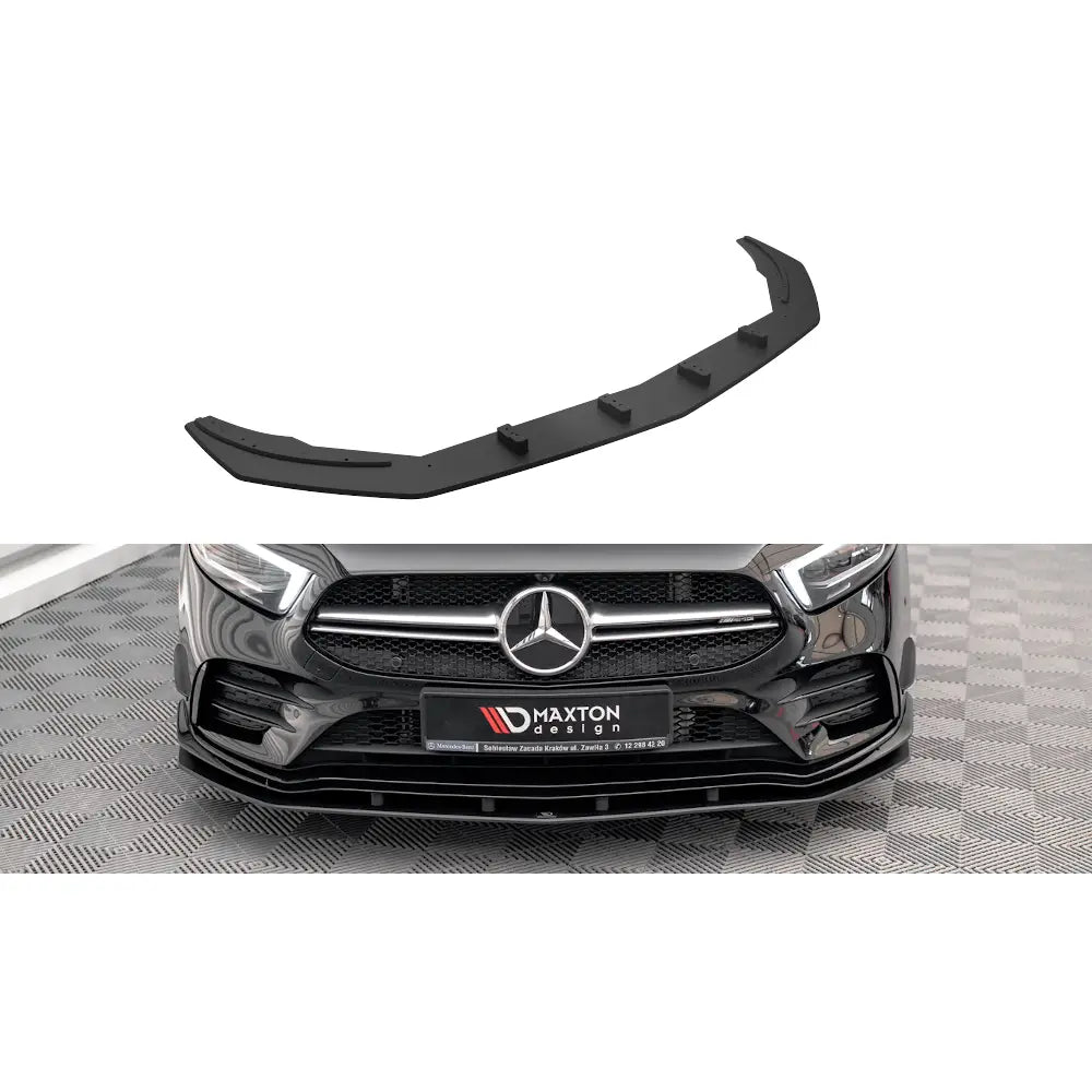 Frontleppe Street Pro Mercedes A35 AMG i sort plast montert og separat foran sort bil.