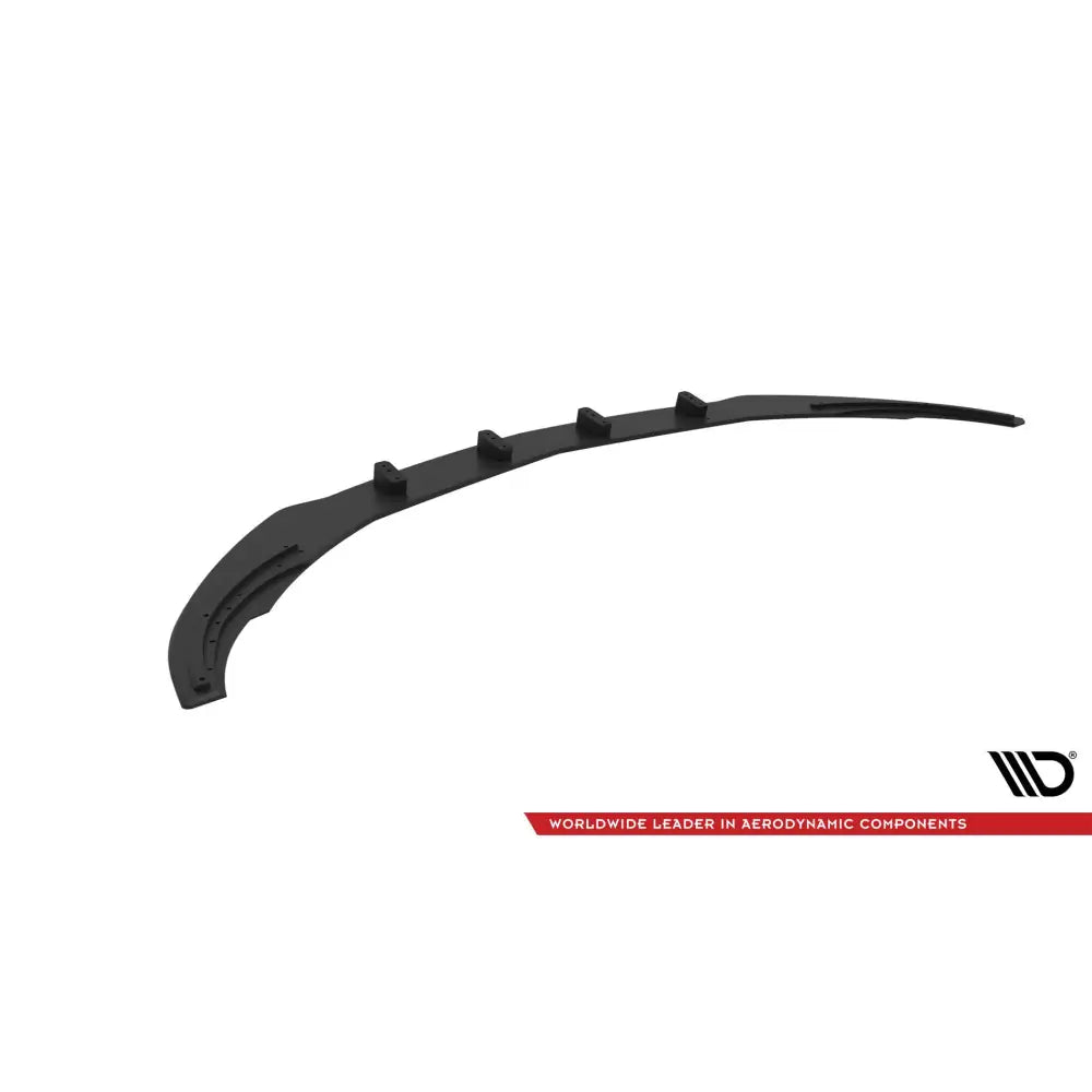 Front lip til Mercedes AMG-Line W176 Facelift Street Pro sett skrått ovenfra med vertikale fester synlig.