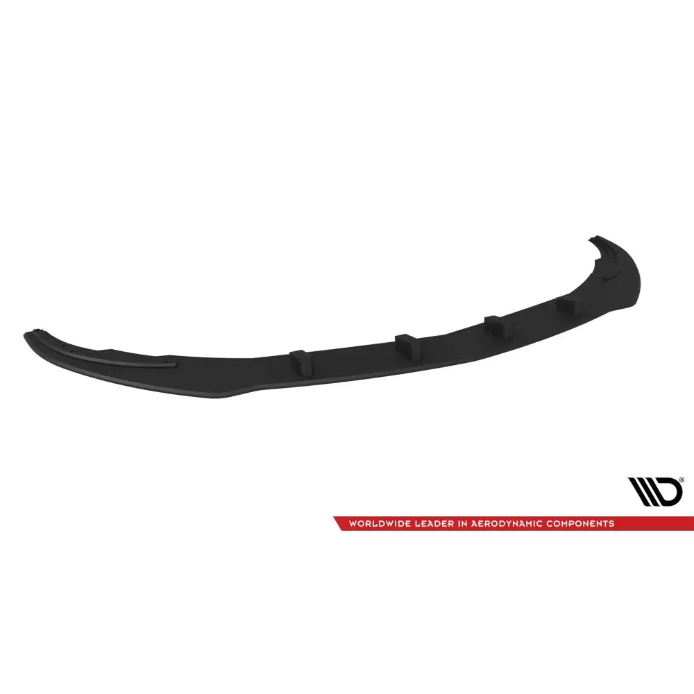 Frontspoiler Mercedes AMG-Line W176 Facelift Street Pro i svart plast sett skrått ovenfra med festeanordninger.